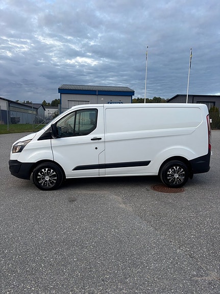 Ford Transit Custom 11 of 15