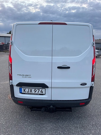 Ford Transit Custom 13 of 15