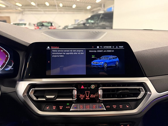 BMW 330i 21 of 26