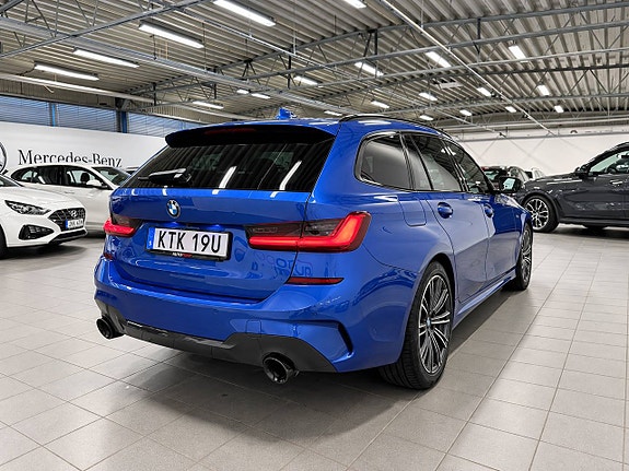 BMW 330i 10 of 26