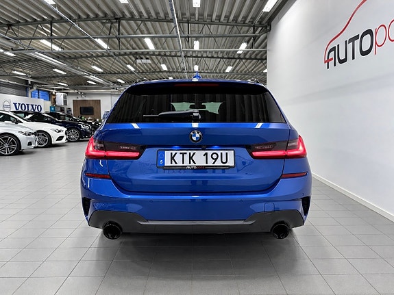 BMW 330i 9 of 26