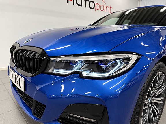 BMW 330i 23 of 26