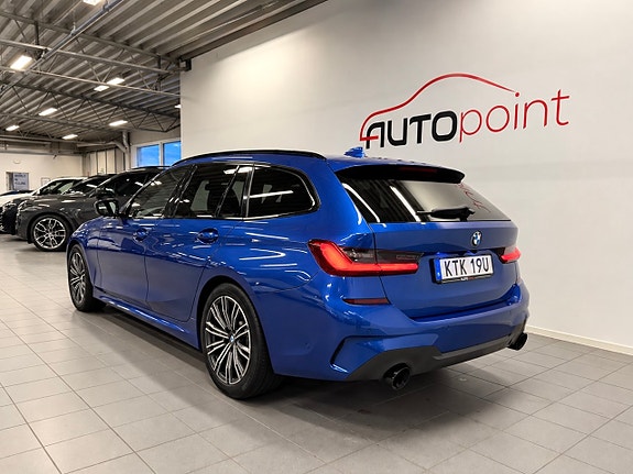 BMW 330i 4 of 26