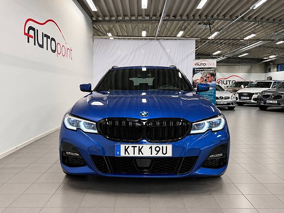 BMW 330i 2 of 26