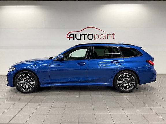 BMW 330i 3 of 26