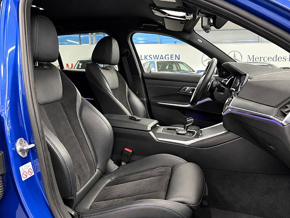 BMW 330i 14 of 26