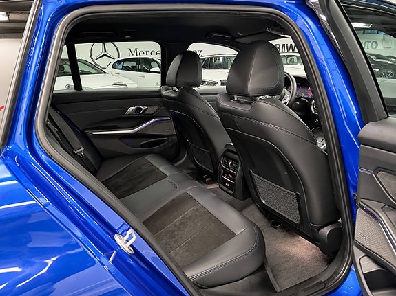 BMW 330i 13 of 26