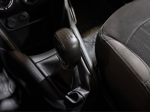 Peugeot 208 18 of 22