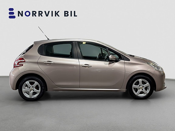 Peugeot 208 3 of 22