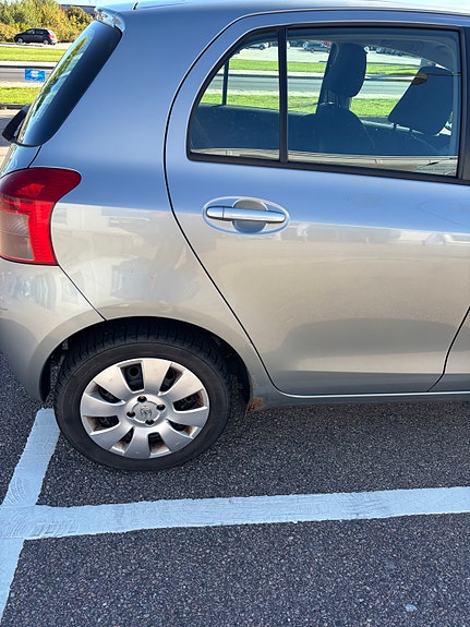 Toyota Yaris 5 of 5