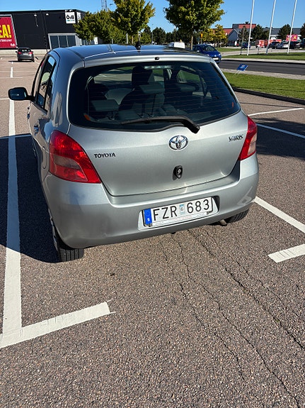 Toyota Yaris 4 of 5