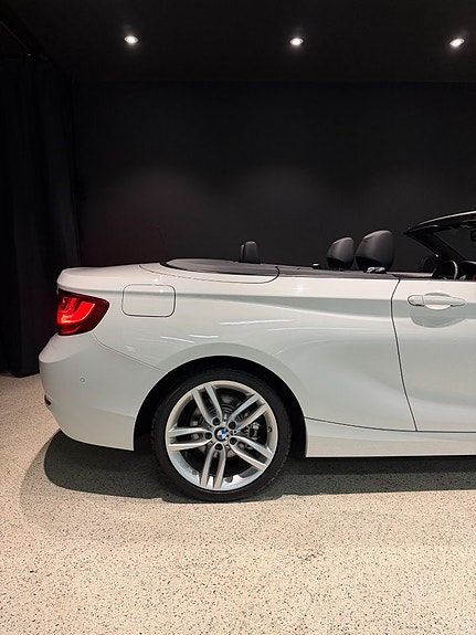 BMW 220i 8 of 19