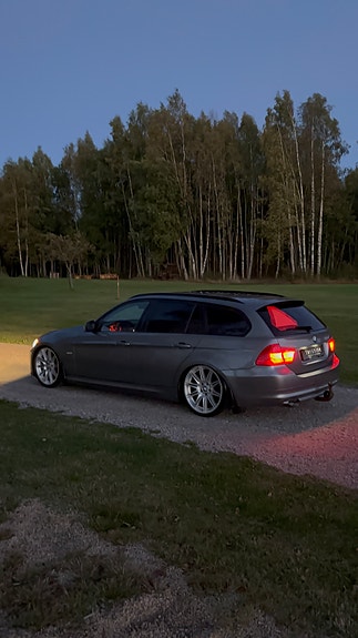 BMW 318d 3 of 8