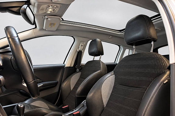 Peugeot 2008 8 of 16