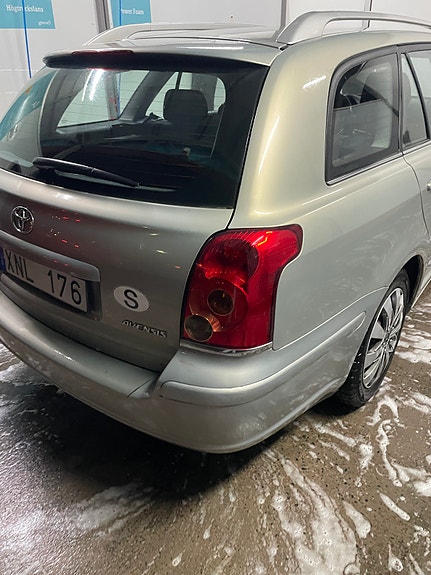 Toyota Avensis 2 of 11