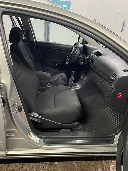 Toyota Avensis 3 of 11