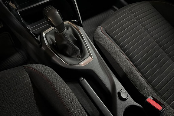 Peugeot 208 23 of 28
