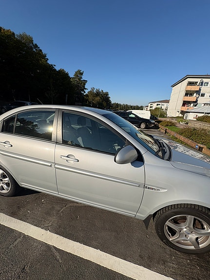 Hyundai Accent 3 of 15