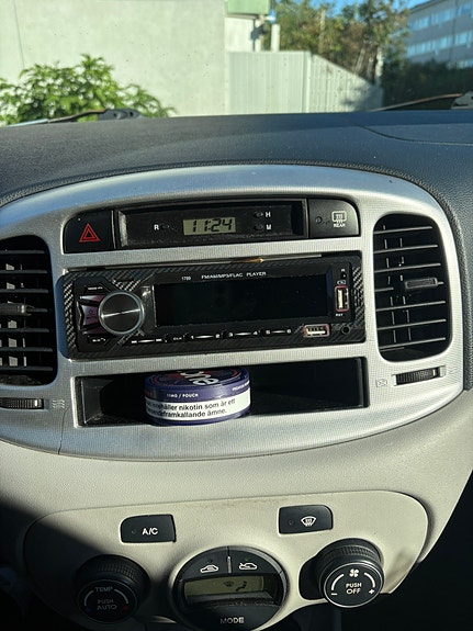 Hyundai Accent 13 of 15