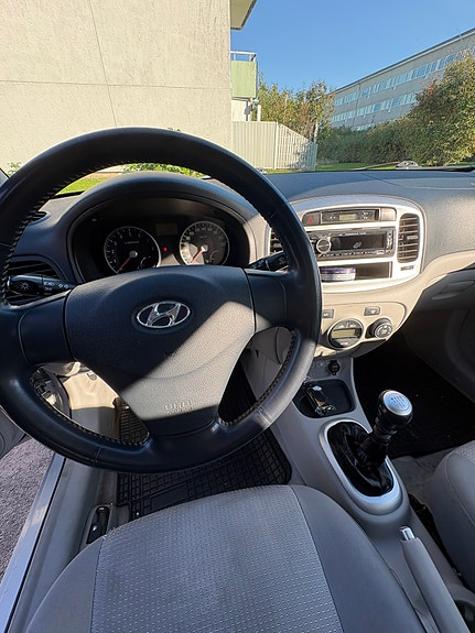 Hyundai Accent 10 of 15
