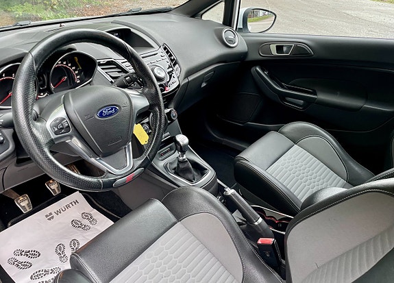 Ford Fiesta 5 of 7