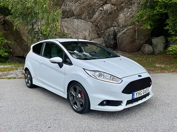 Ford Fiesta 2 of 7