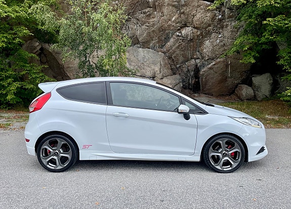 Ford Fiesta 3 of 7