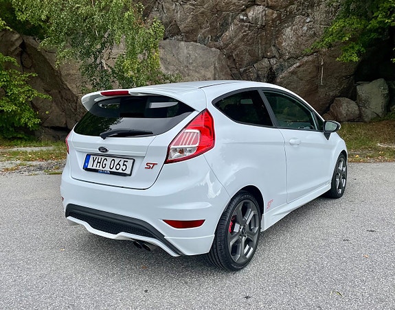 Ford Fiesta 4 of 7