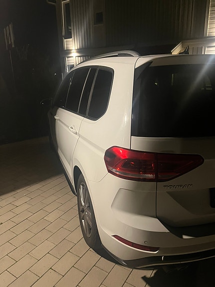 Volkswagen Touran 4 of 6
