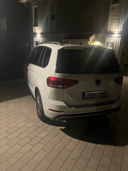 Volkswagen Touran 3 of 6