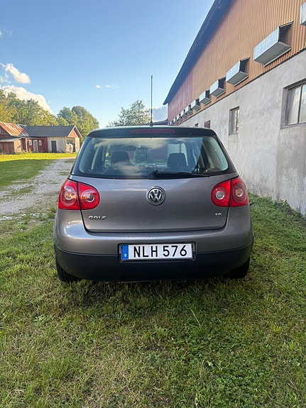 Volkswagen Golf V 3 of 9