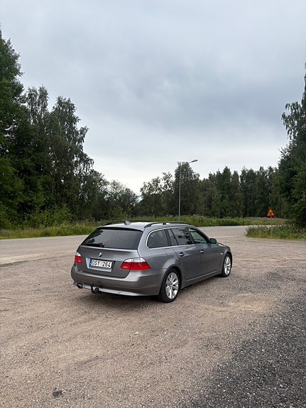 BMW 520d 3 of 5