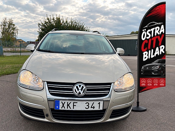Volkswagen Golf V 2 of 9