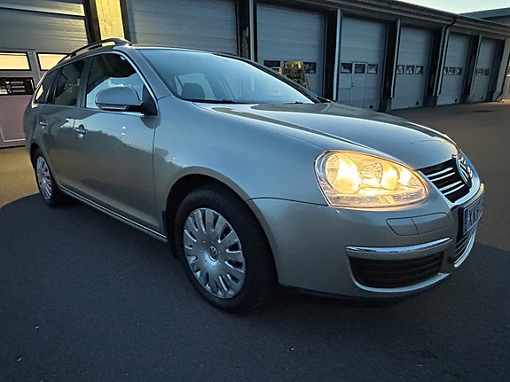Volkswagen Golf V 3 of 9