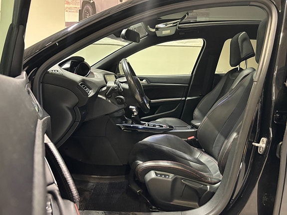 Peugeot 308 SW 10 of 26