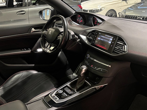 Peugeot 308 SW 17 of 26
