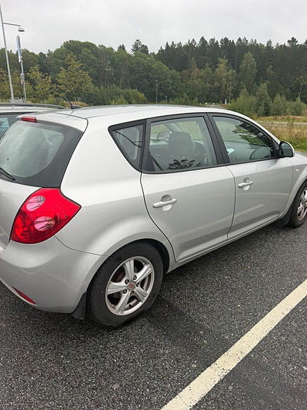 Kia Ceed 4 of 8