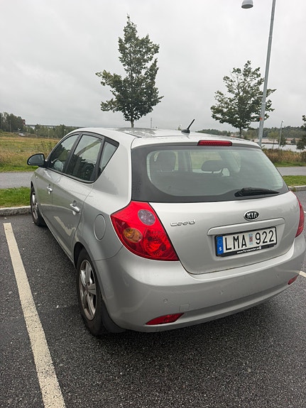 Kia Ceed 2 of 8