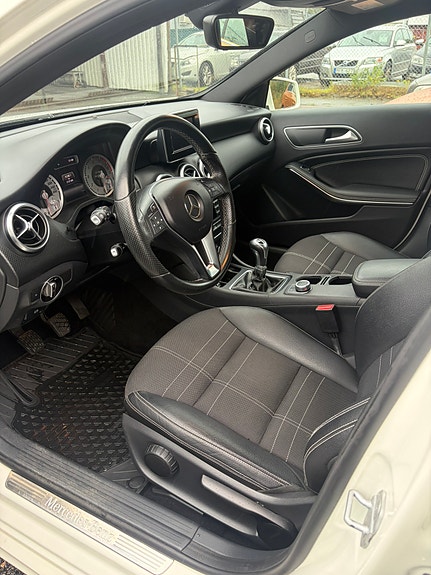 Mercedes-Benz A180 7 of 19