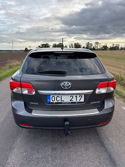 Toyota Avensis 3 of 7