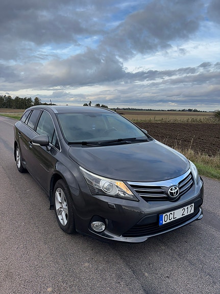 Toyota Avensis 2 of 7