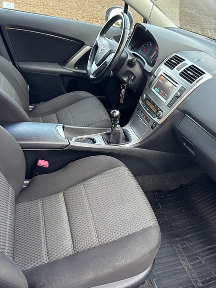 Toyota Avensis 6 of 7