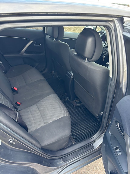 Toyota Avensis 7 of 7