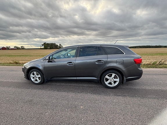 Toyota Avensis 4 of 7