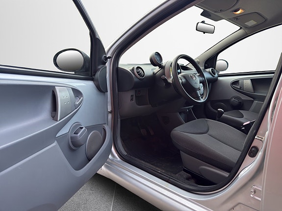 Toyota Aygo 8 of 27