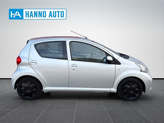 Toyota Aygo 5 of 27