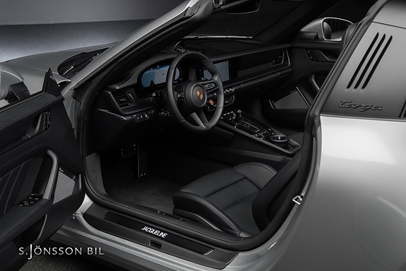 Porsche 911 Targa 4 GTS 12 of 29