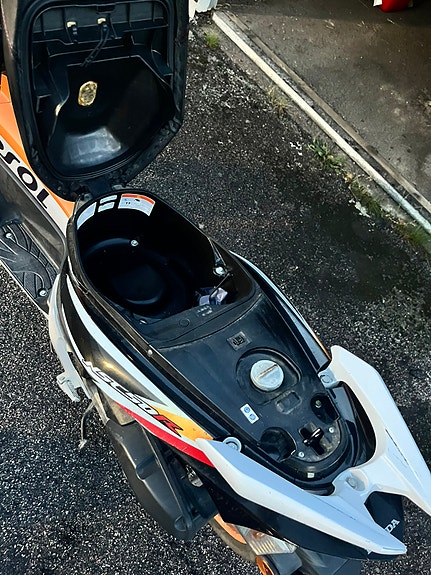 Honda NSC50R Repsol 7 of 9
