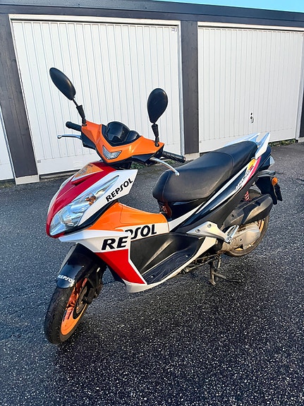 Honda NSC50R Repsol 2 of 9