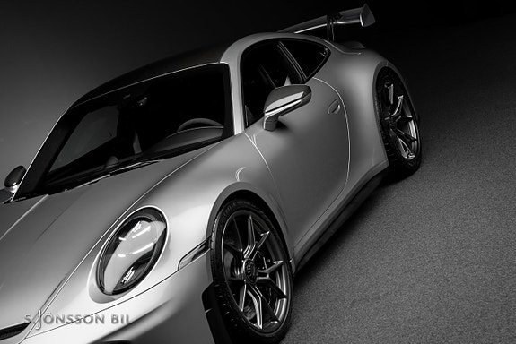 Porsche 911 GT3 12 of 30